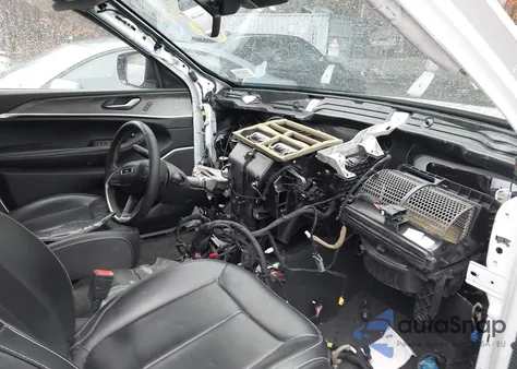 2023 Jeep Grand Cherokee 4Xe z USA, uszkodzony, nr VIN 1C4RJYB64PC610366